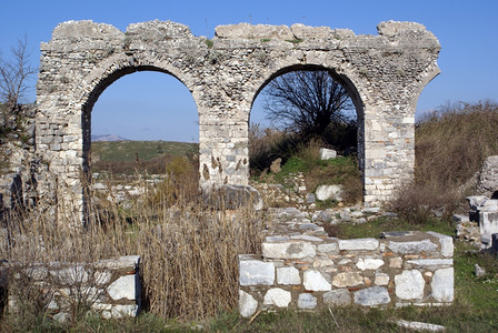 土耳其Miletus的水渠和废墟图片