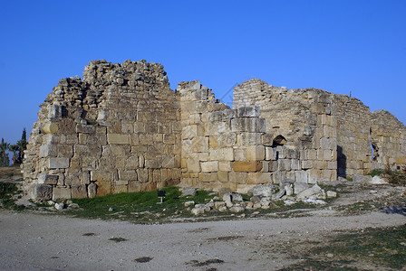 土耳其帕穆卡勒附近的希拉波利斯墙废墟图片