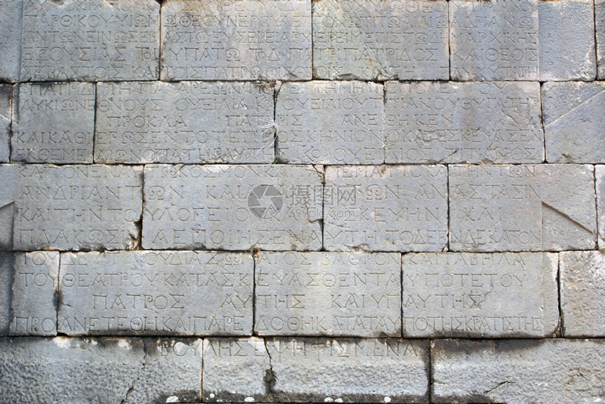 在土耳其帕塔拉的石墙上写有字母的石墙图片