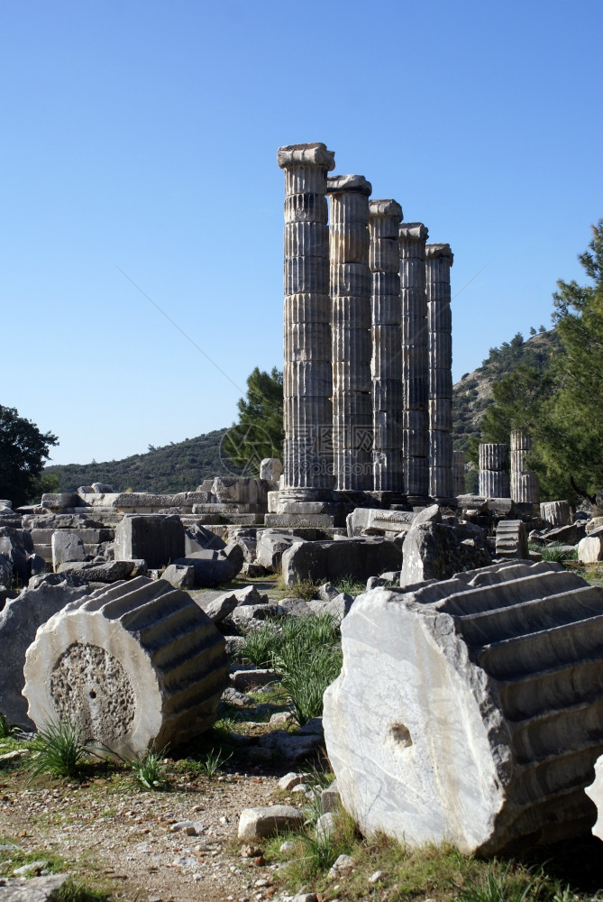 土耳其普里内雅典那寺庙的废墟图片