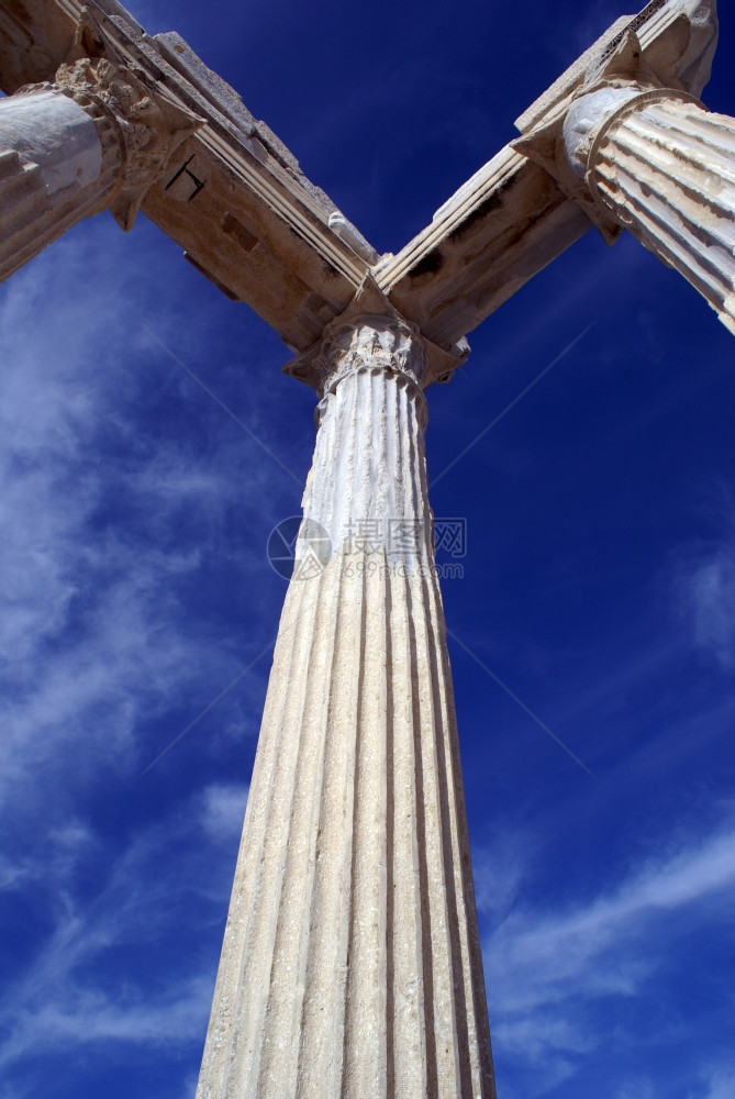 土耳其安塔利亚附近的Athena寺庙柱图片