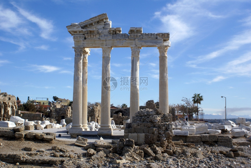 土耳其Side海岸的雅典那寺庙图片