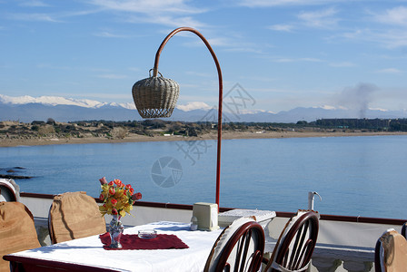 土耳其Side附近海边餐厅桌高清图片