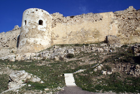 土耳其西里夫克山顶的城堡废墟图片