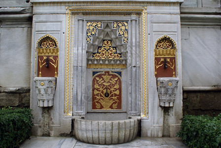 土耳其伊斯坦布尔Topkapi宫的喷泉和墙图片