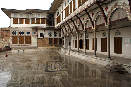 太监伊斯坦布尔Topkapi宫Harem的潮湿内部院子背景