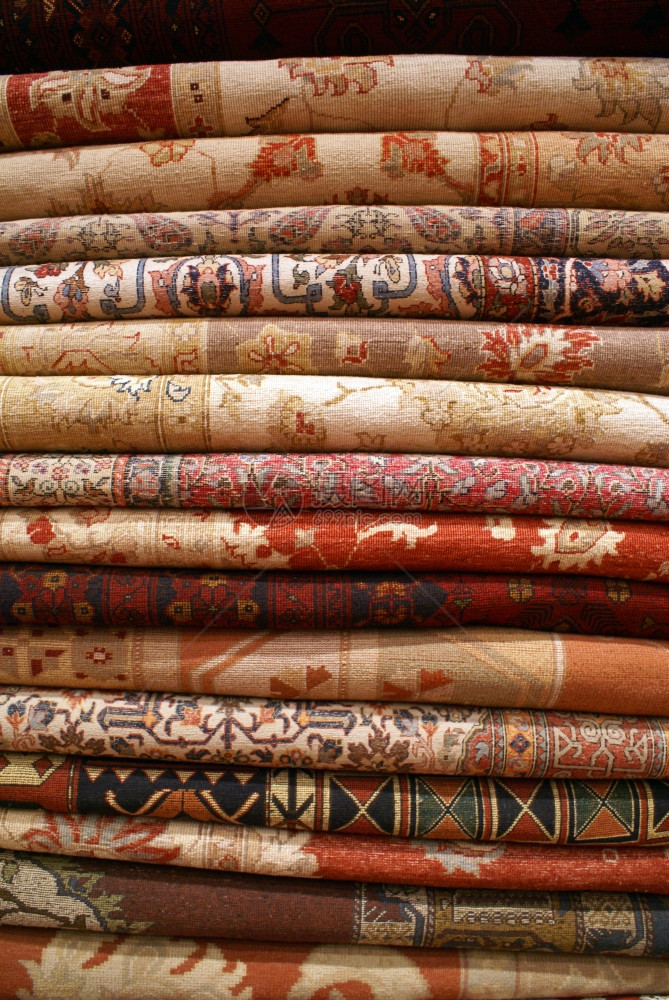 土耳其伊斯坦布尔商店的许多地毯图片