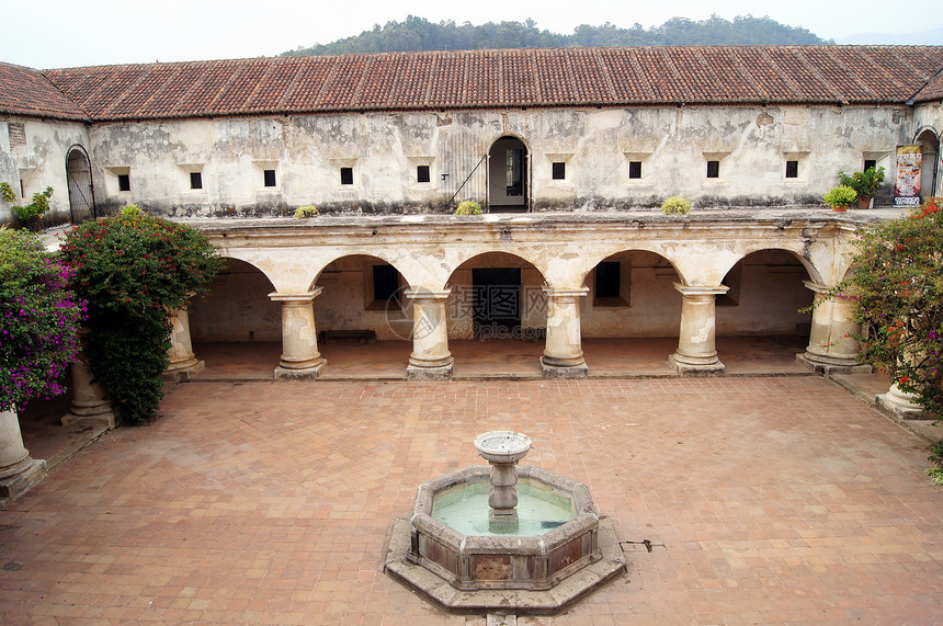 危地马拉安提瓜Capuchin修道院内喷泉图片