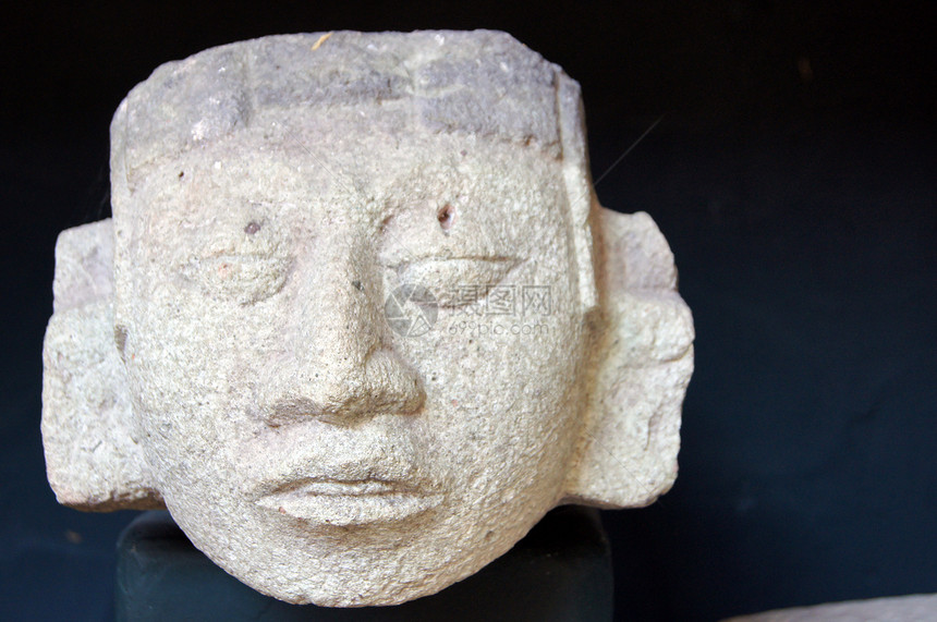 洪都拉斯科潘博物馆的石马头图片