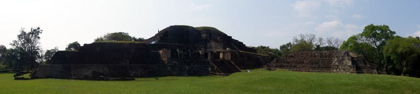 萨尔瓦多塔祖马的废墟和金字塔全景图片