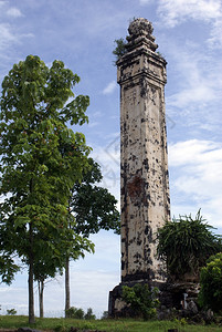 越南Hue附近皇室墓园建筑的地下塔楼图片