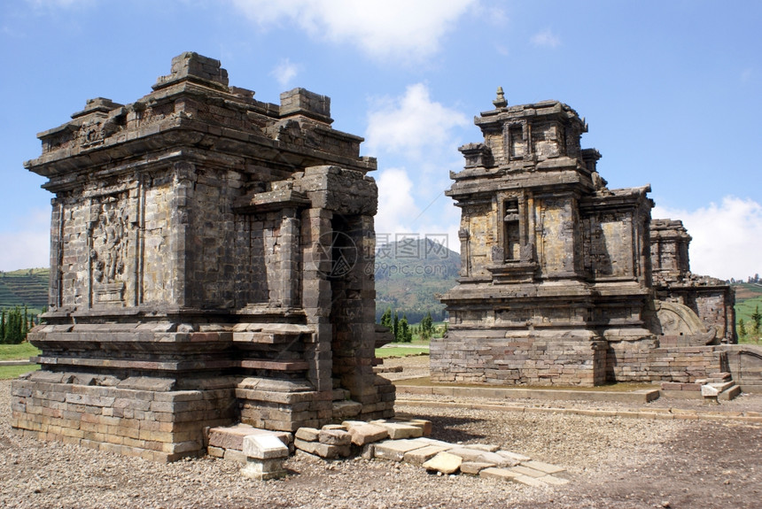印度尼西亚爪哇Dieng高原Arjuna建筑群的寺庙图片