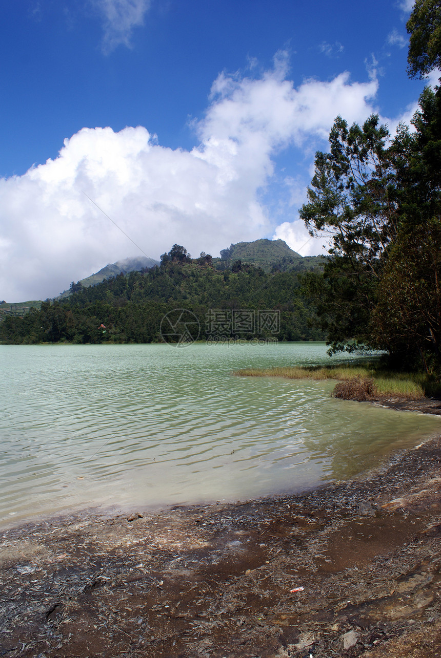 印度尼西亚爪哇Dieng高原TelagaWArna湖图片