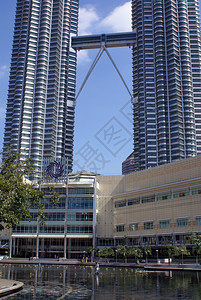 马来西亚库阿拉卢穆尔的塔和建筑物图片