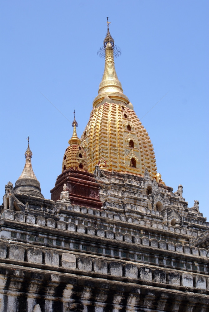 缅甸巴甘阿南达寺庙屋顶图片