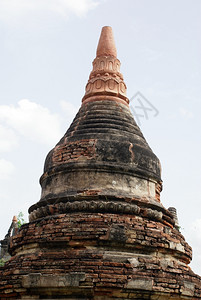 旧砖头在缅甸Inwa有新顶的旧砖头图片
