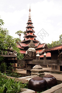 缅甸曼德勒尼瓦邦巴加亚修道院红塔和碗图片