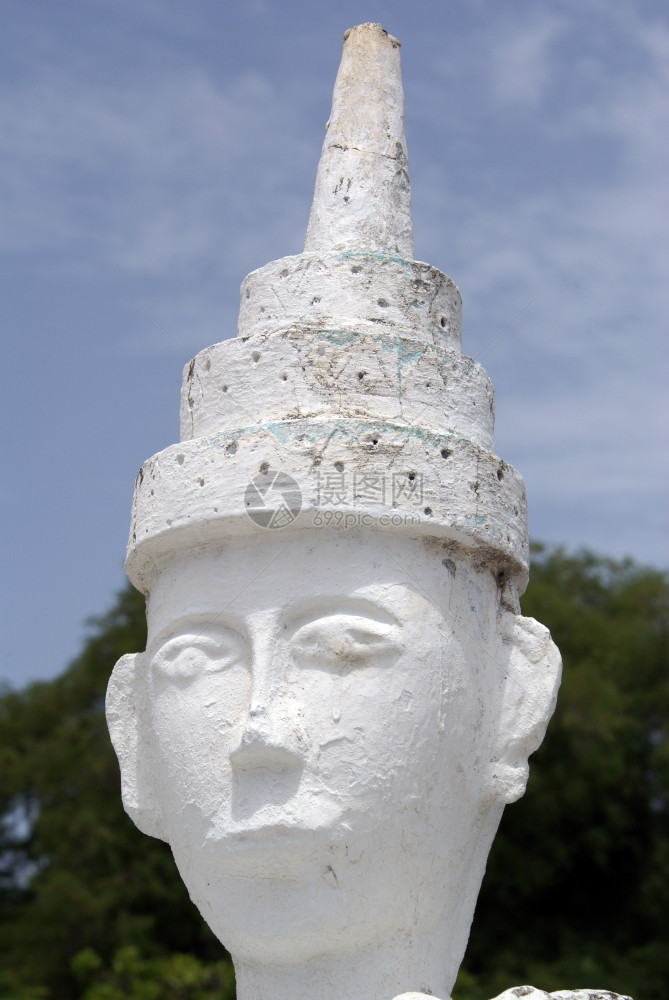 缅甸曼德勒明贡高帽雕像头图片