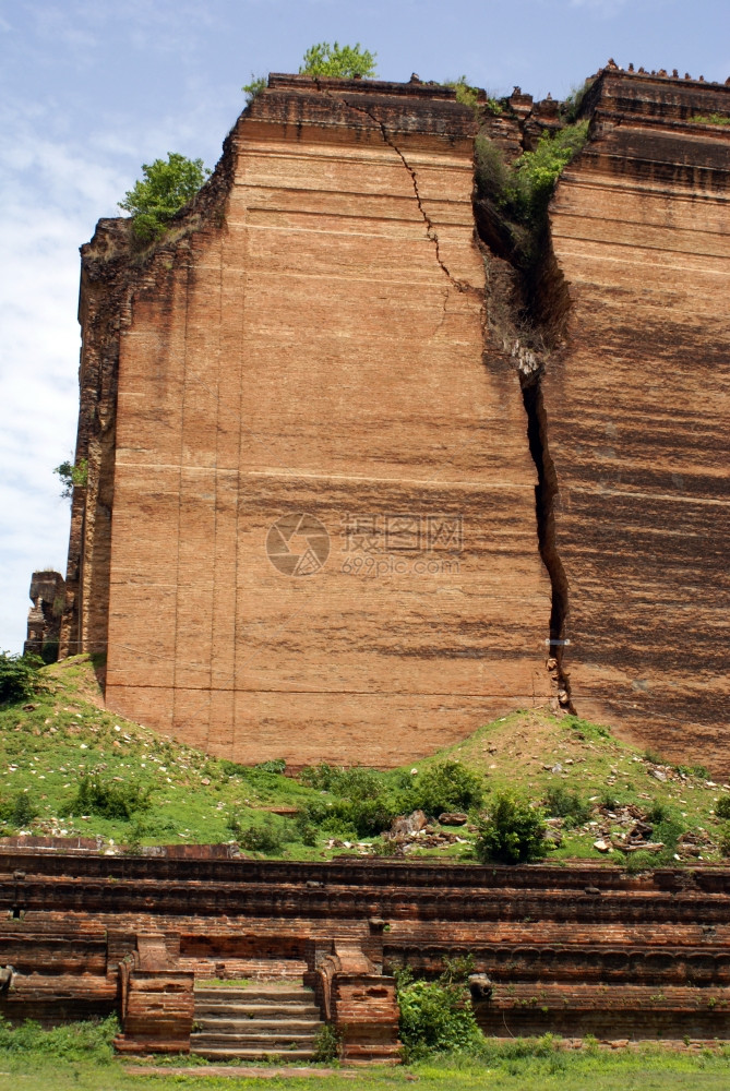 缅甸曼德勒附近的砖塔MingunPaya图片