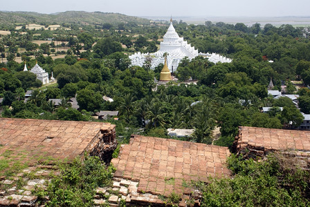 帕尤妮亚缅甸曼德勒明贡砖墙和新玉梅帕亚背景