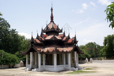 缅甸曼德勒市MingunBell的塔图片
