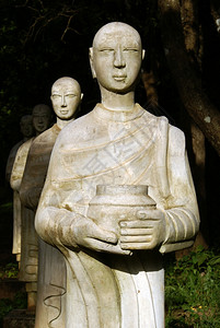 森林中佛教僧侣雕像缅甸希波图片