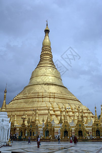 缅甸仰光的金塔图片