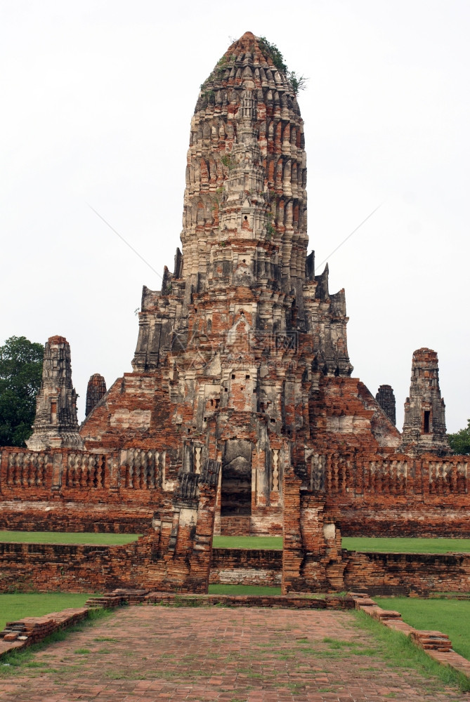 泰国中部阿尤萨亚瓦柴瓦塔那兰砖塔图片