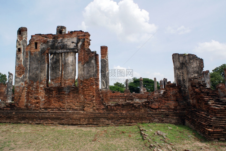 泰国阿尤萨亚瓦夫拉西桑菲特的砖砌废墟图片