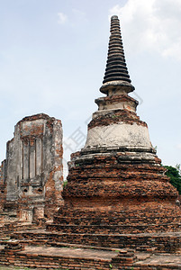 泰国中部阿尤萨亚寺佛塔和遗址图片