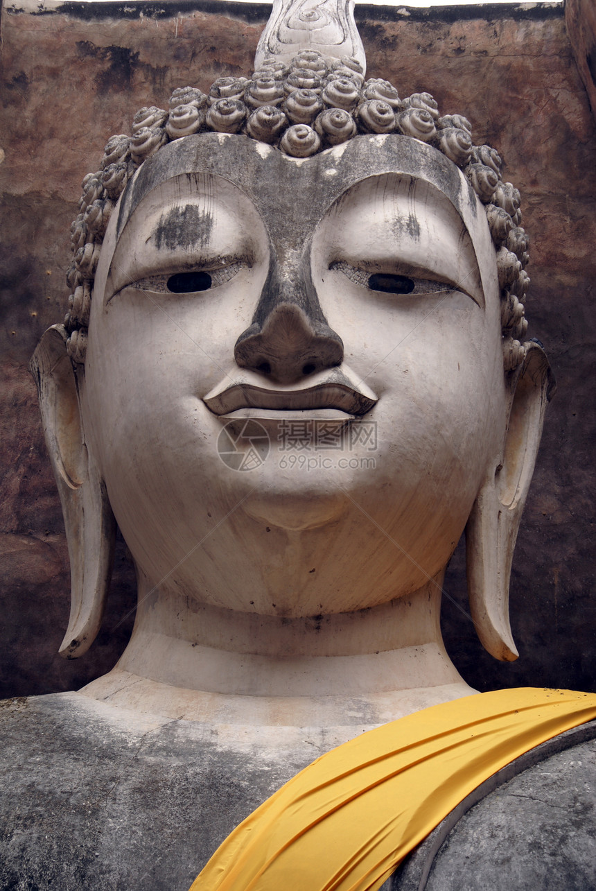 在泰国老苏霍的WatSiChum的佛祖头部图片