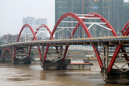 卢州新的钢桥和建筑背景图片