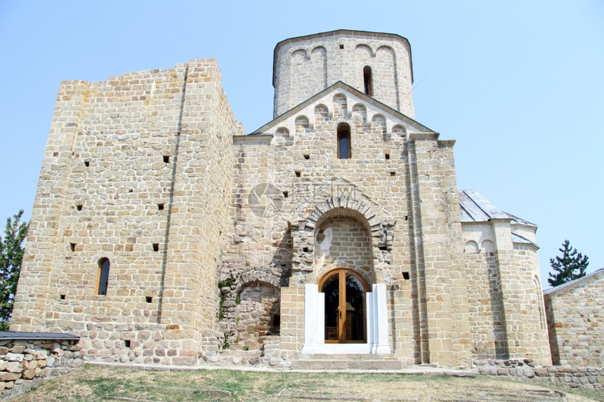 塞尔维亚NoviPazar附近JurjeviStupovi修道院旧石块教堂图片
