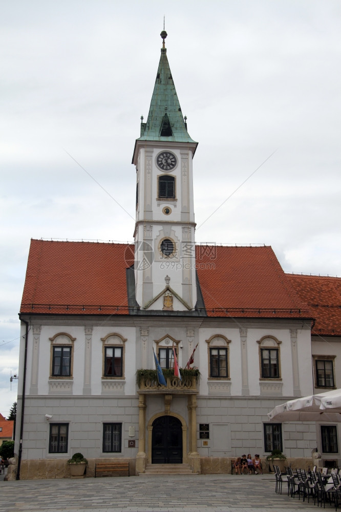 克罗地亚瓦拉日丁广场教堂图片