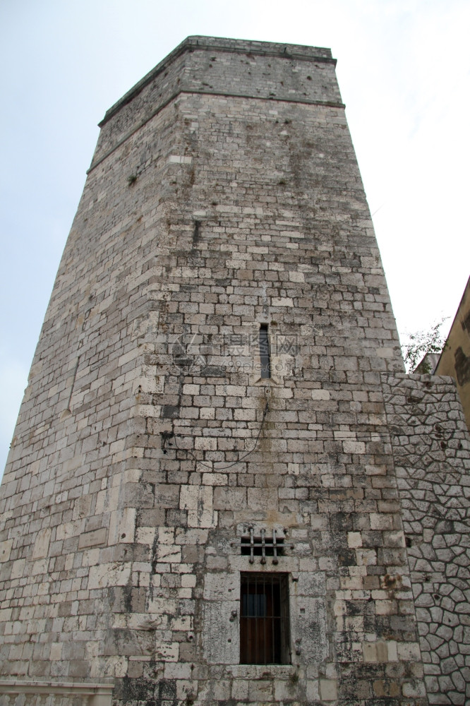 克罗地亚扎达尔大城堡的石塔图片