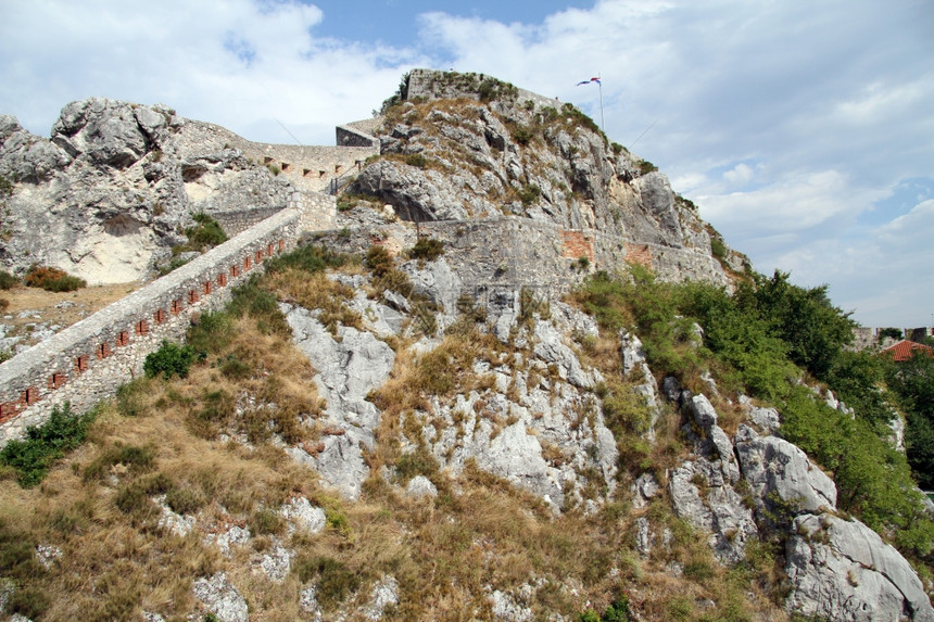 克罗地亚伦宁岩石顶的长墙图片
