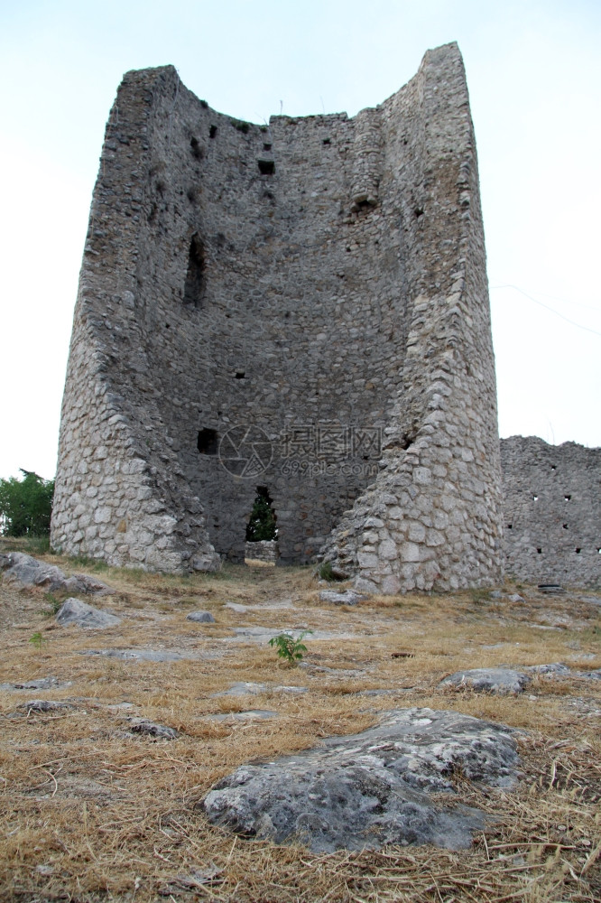 克罗地亚德尼什土耳其堡垒塔的废墟图片