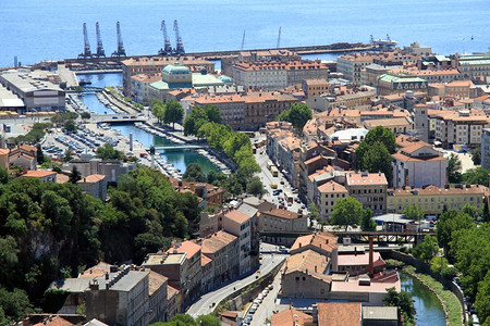 克罗地亚里耶卡港口和街道图片