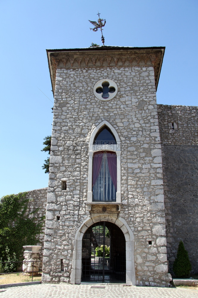 克罗地亚里耶卡Trsat城堡大门和塔图片
