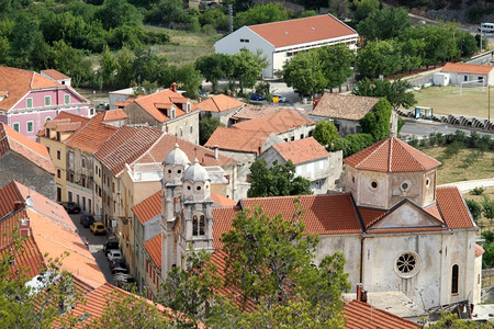 克罗地亚斯拉丁镇的屋顶图片