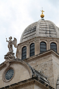 克罗地亚Shibenik教堂顶图片
