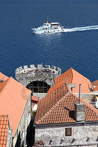 克罗地亚科尔舒拉的船和屋顶图片