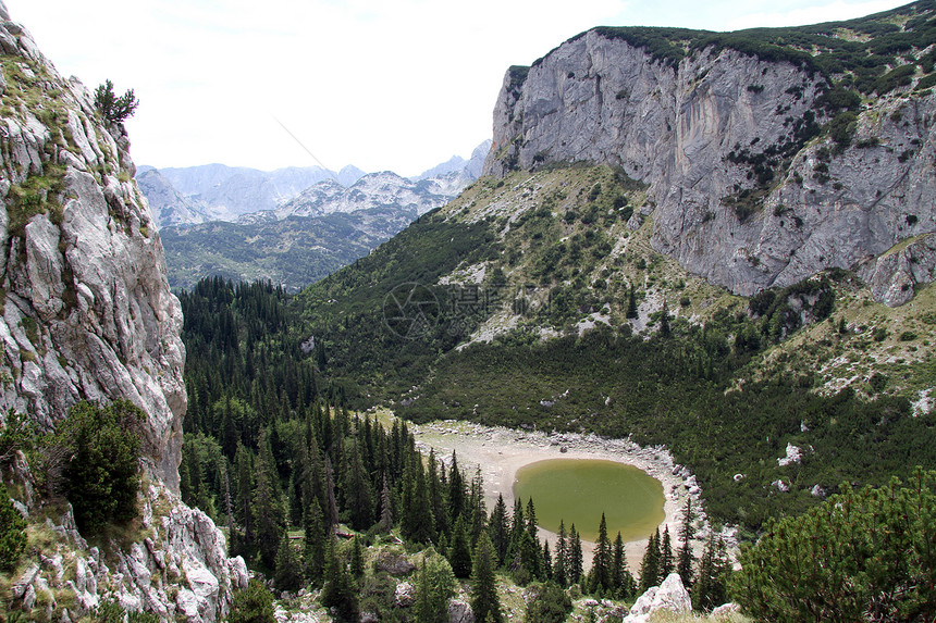 黑山杜尔米托的小湖山图片