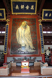 纪念孔子诞辰苏州寺庙墙上的孔子照片背景