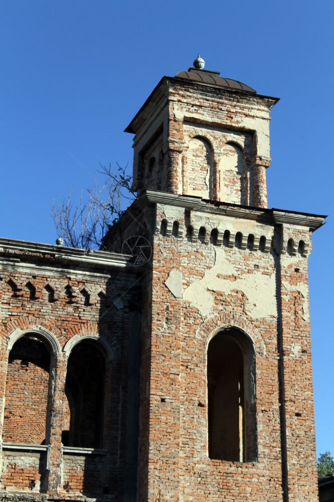 位于保加利亚Vidin的被毁坏sayagaugue街角的塔台图片