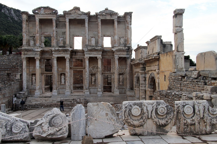 土耳其Ephesus的图书馆和废墟图片