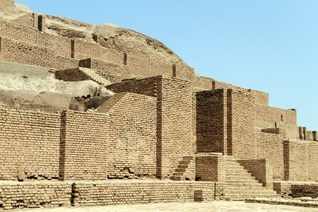 伊朗Shush附近的砖砌zigguratChoqaZanbil图片