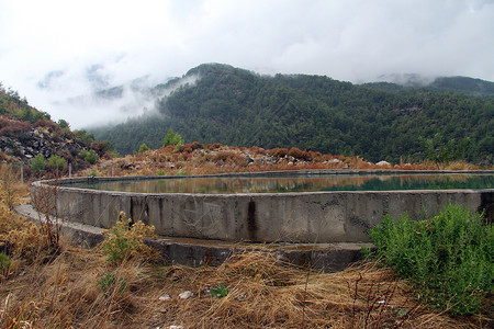 土耳其山区带水的圆环土耳其山区图片