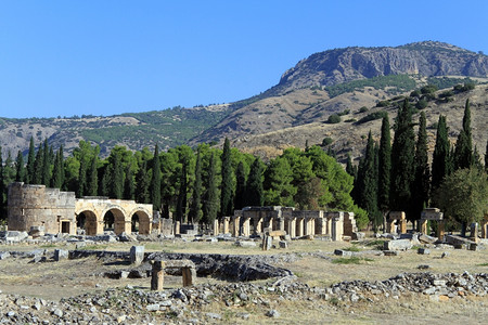 土耳其帕穆卡莱古城海拉波利斯遗址图片