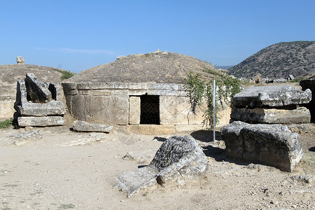 土耳其Hyerapolis的圆墓和石棺图片